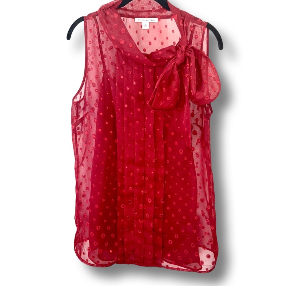 Gorgeous holiday red sleeveless pussy bow blouse Banana Republic sz 10 IN EUC
